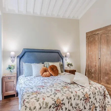 Charming Escape With Cathedral Views Apartman