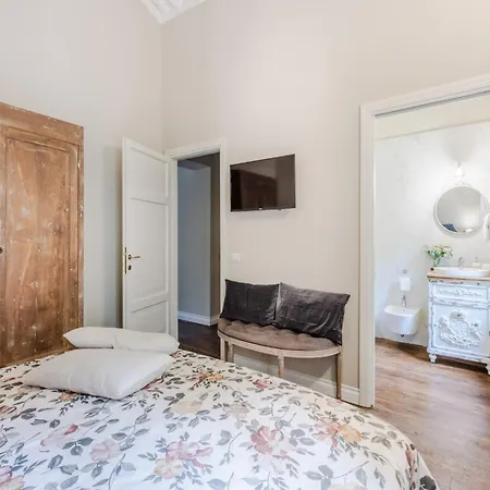 Charming Escape With Cathedral Views * Lucca