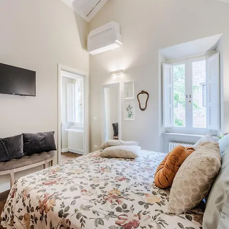 Charming Escape With Cathedral Views Apartman