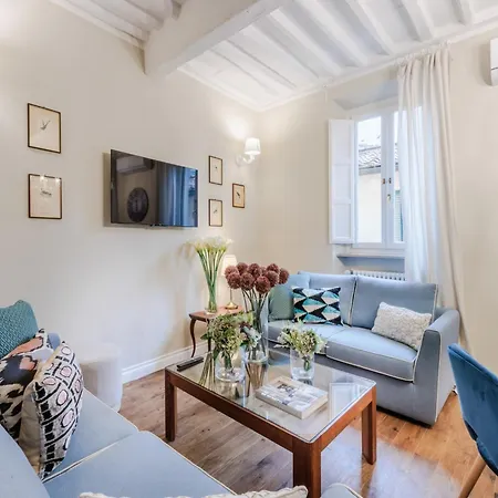 Charming Escape With Cathedral Views *