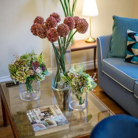 Charming Escape With Cathedral Views Apartman