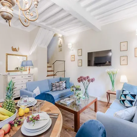 Charming Escape With Cathedral Views *